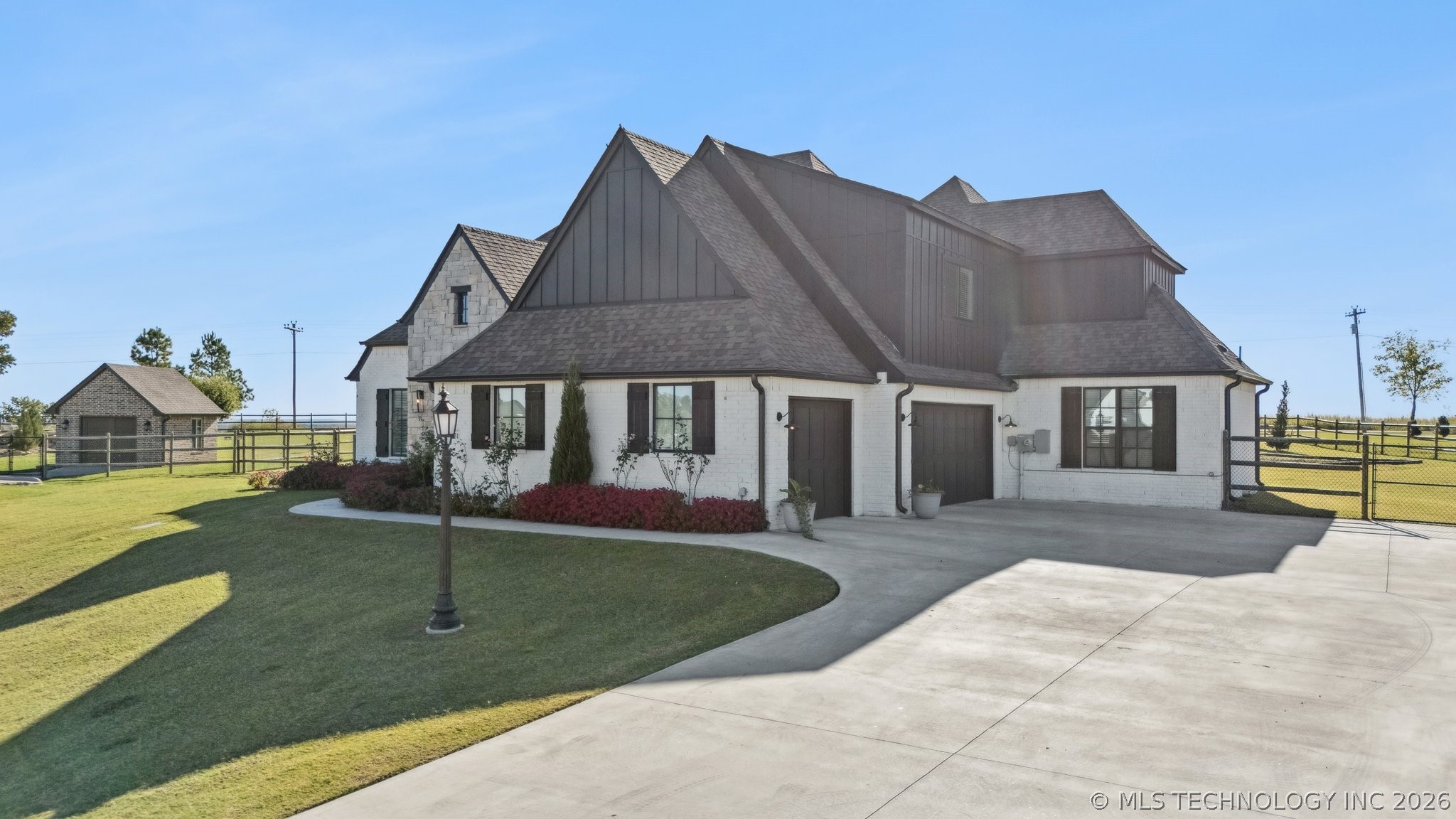 6131 N Creekwood Drive Owasso OK 74055