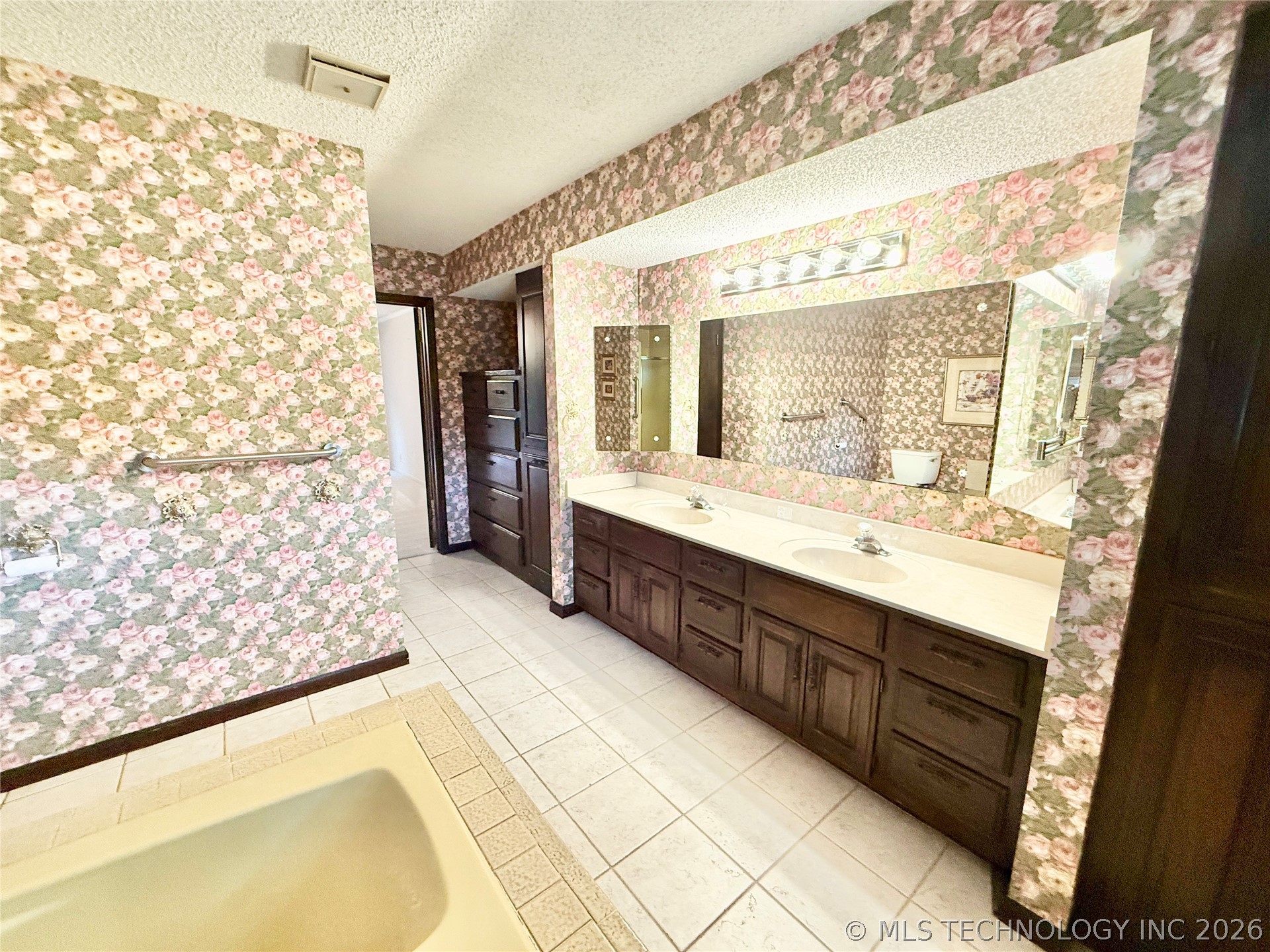 7237 E 64th Place Tulsa OK 74133