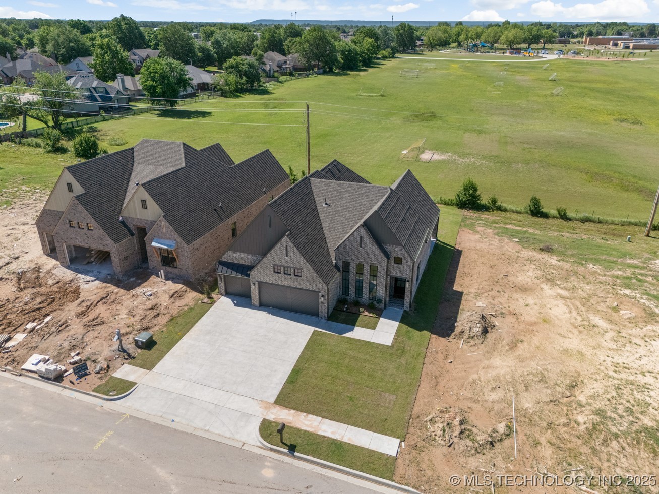 2601 W Twin Oaks Street Broken Arrow OK 74012