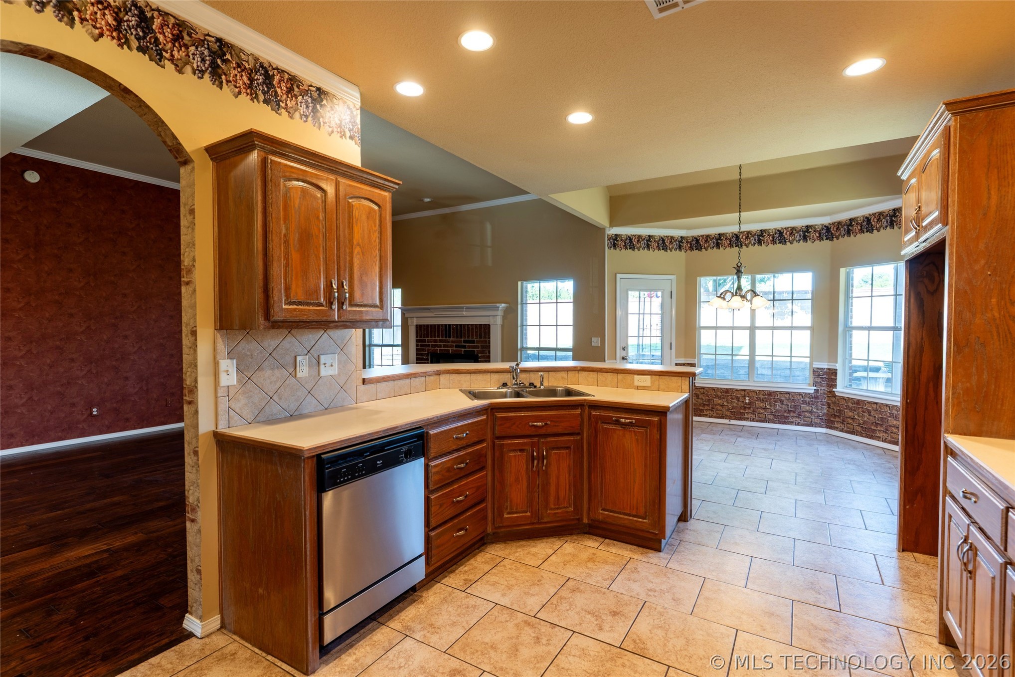 4213 S Palm Avenue Broken Arrow OK 74011