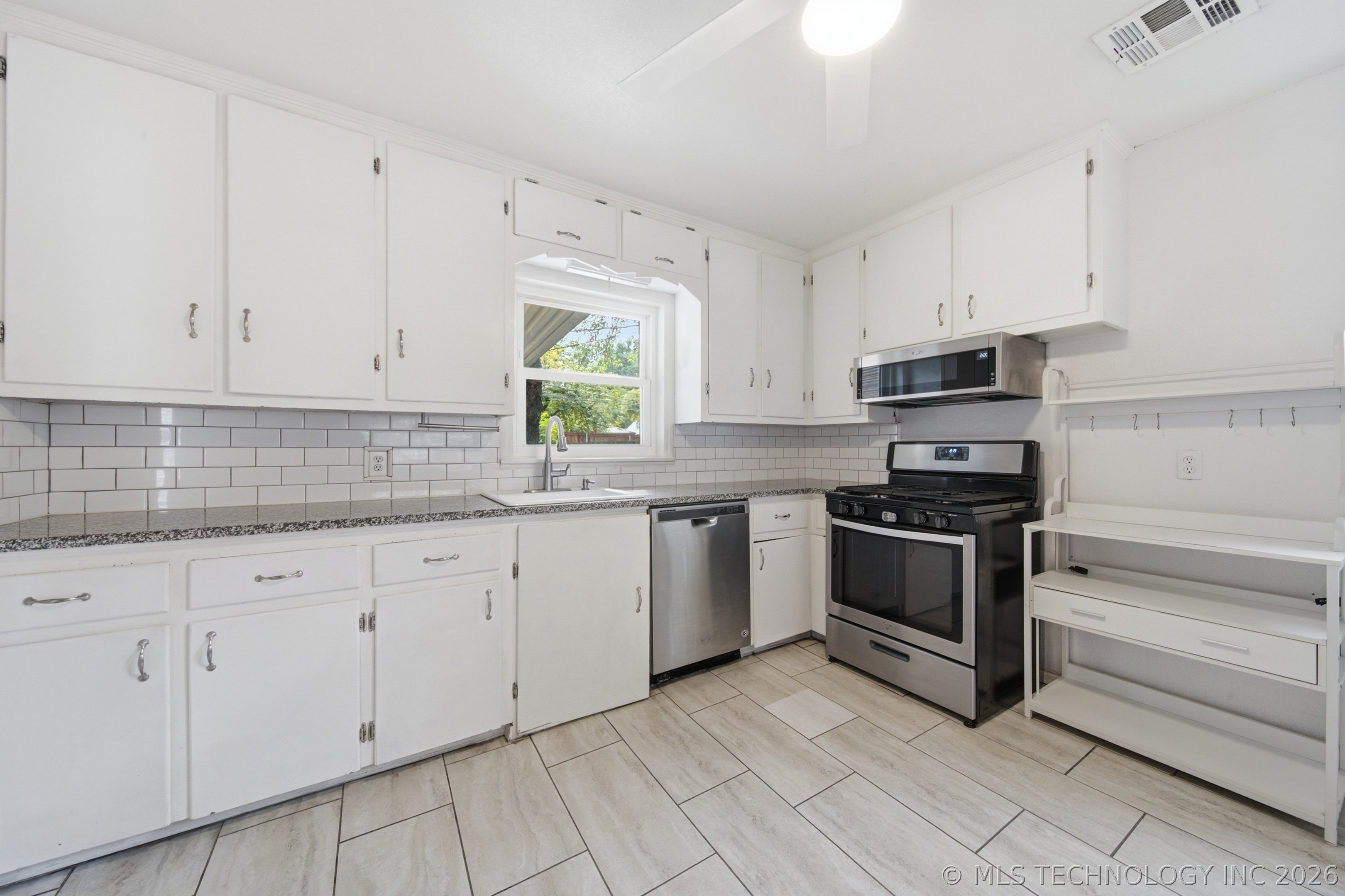1552 E 49th Place Tulsa OK 74105