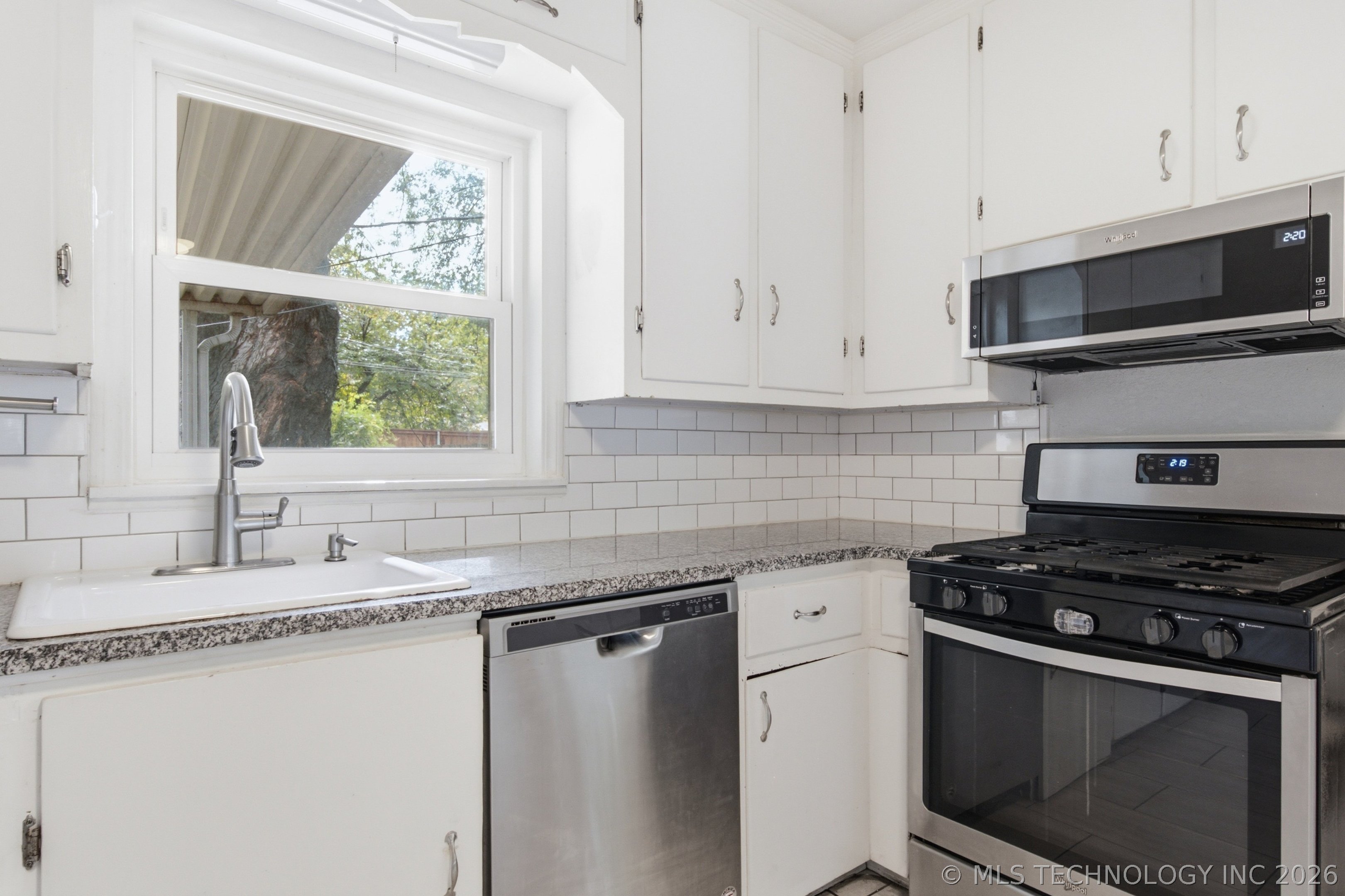 1552 E 49th Place Tulsa OK 74105