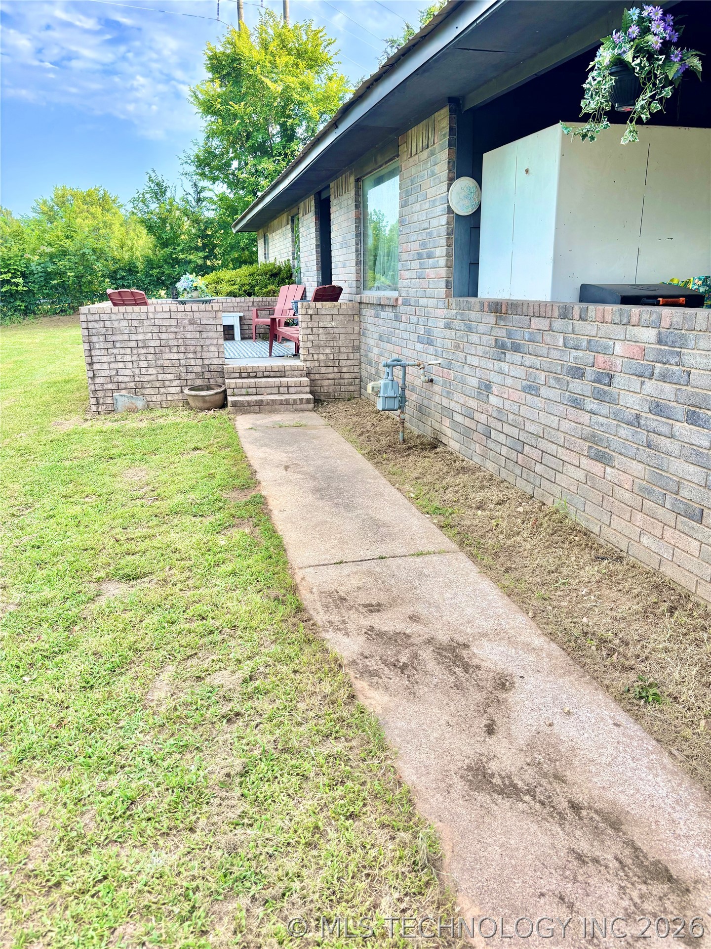110 N Old State Highway 2 Whitefield OK 74472