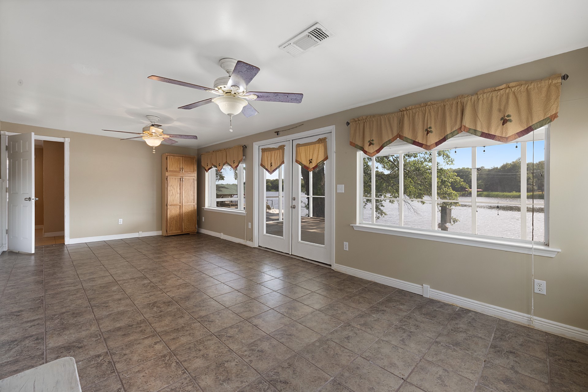 1068 Lakeside Fort Towson OK 74735