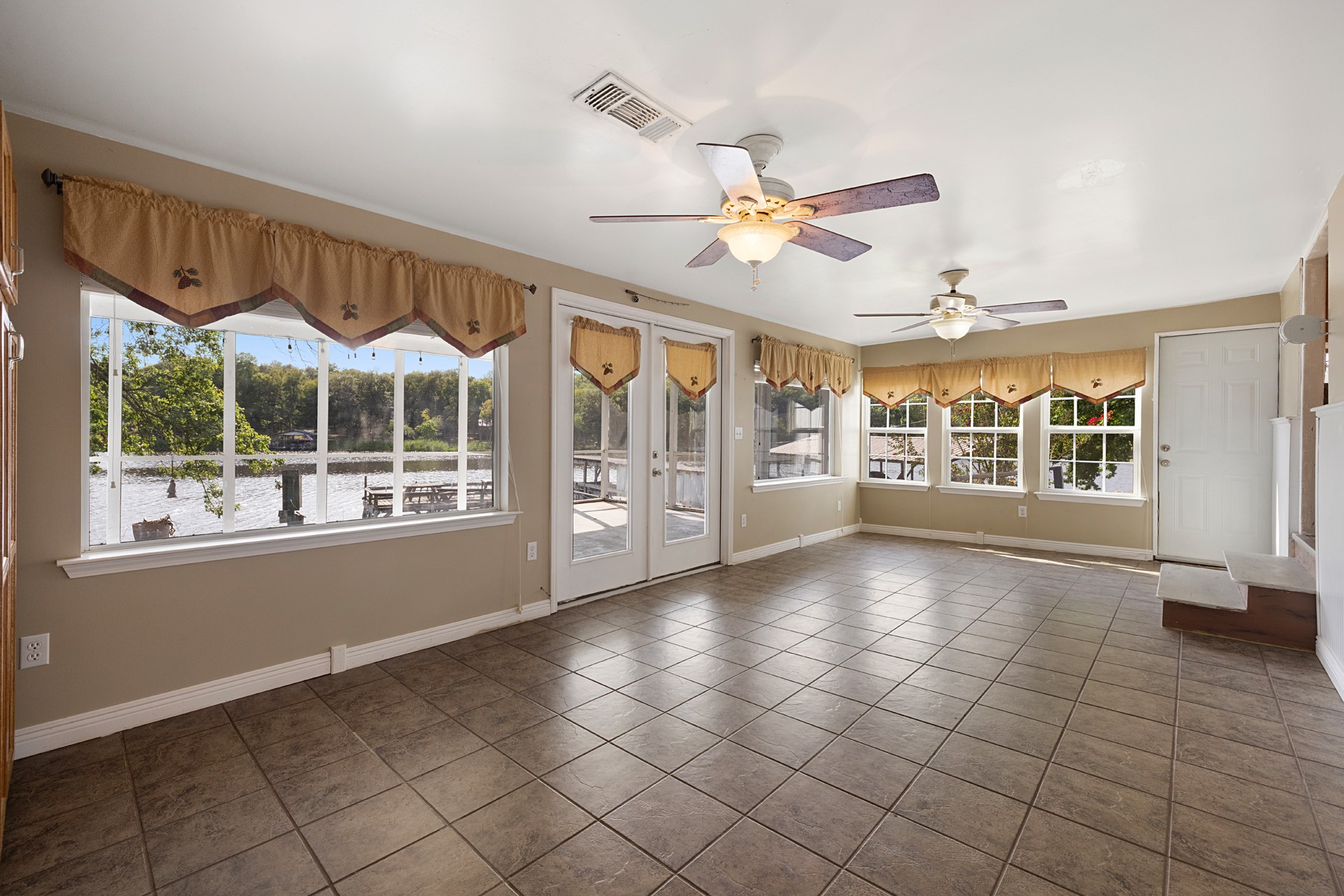 1068 Lakeside Fort Towson OK 74735