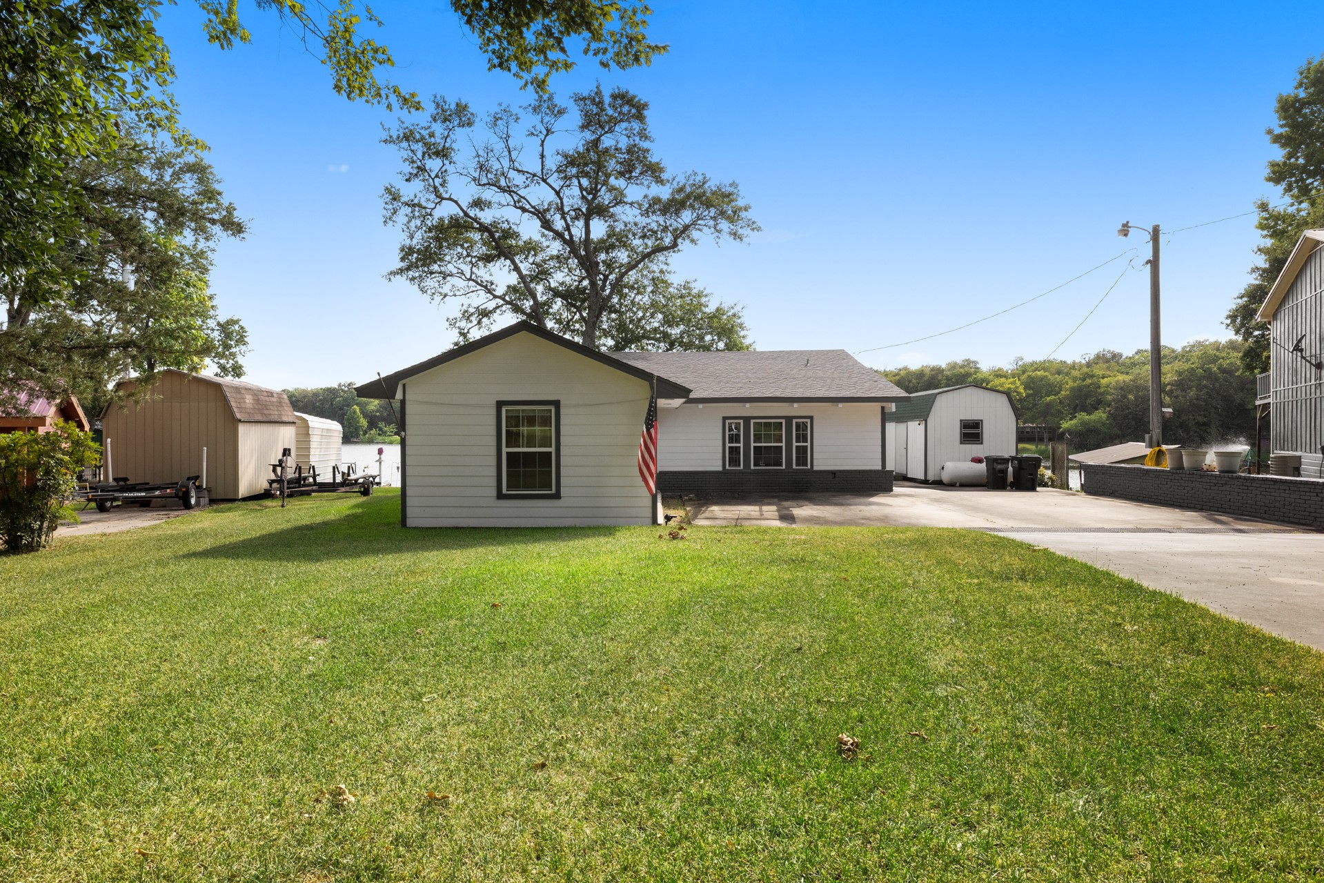 1068 Lakeside Fort Towson OK 74735