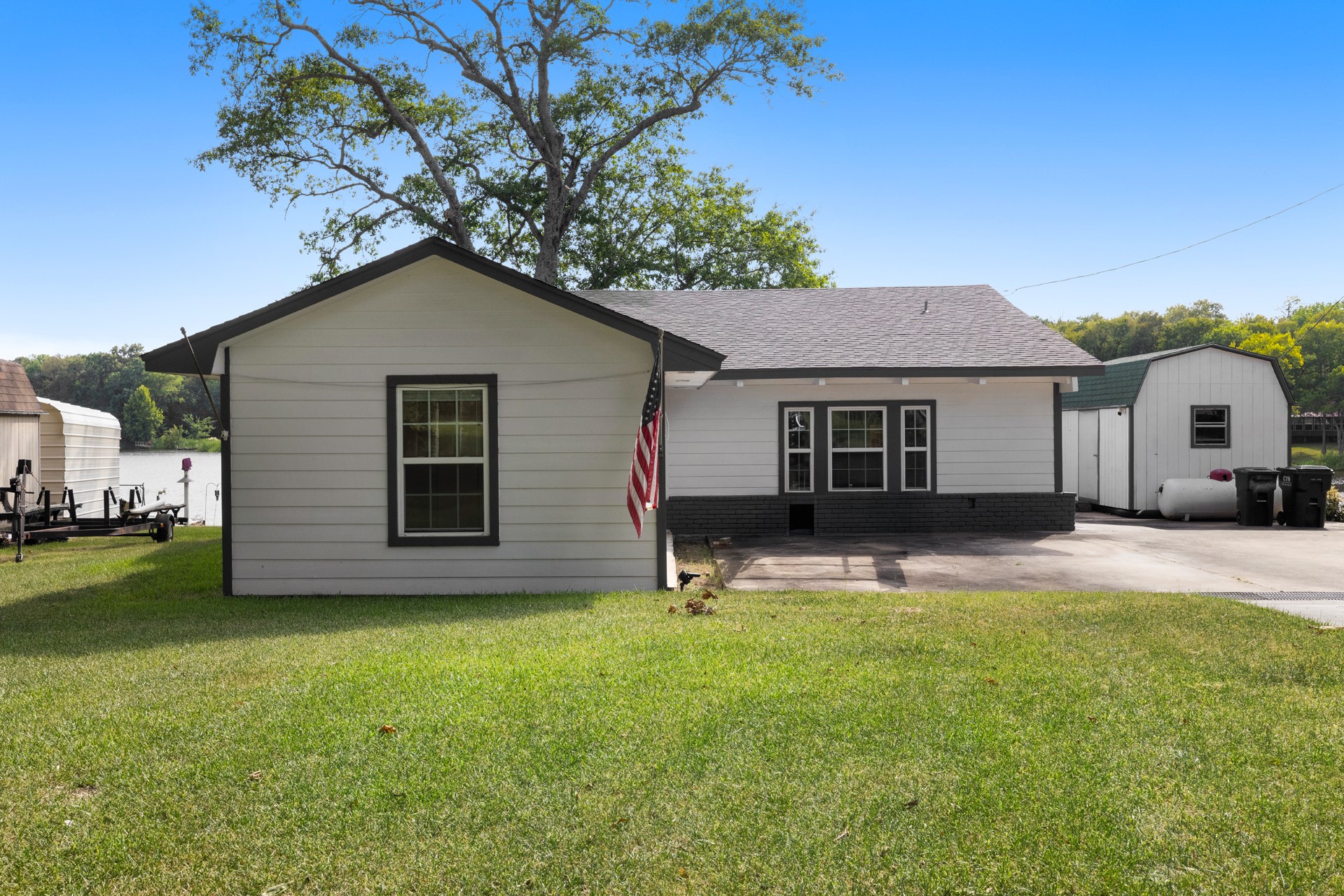 1068 Lakeside Fort Towson OK 74735