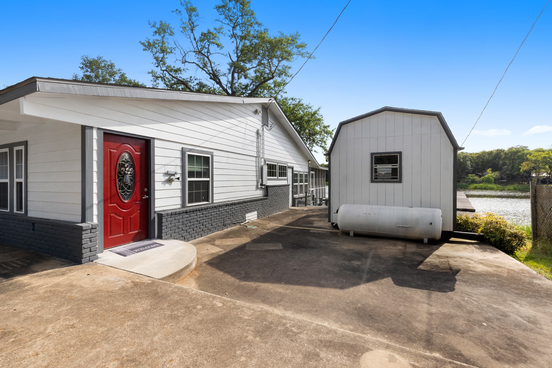 1068 Lakeside Fort Towson OK 74735
