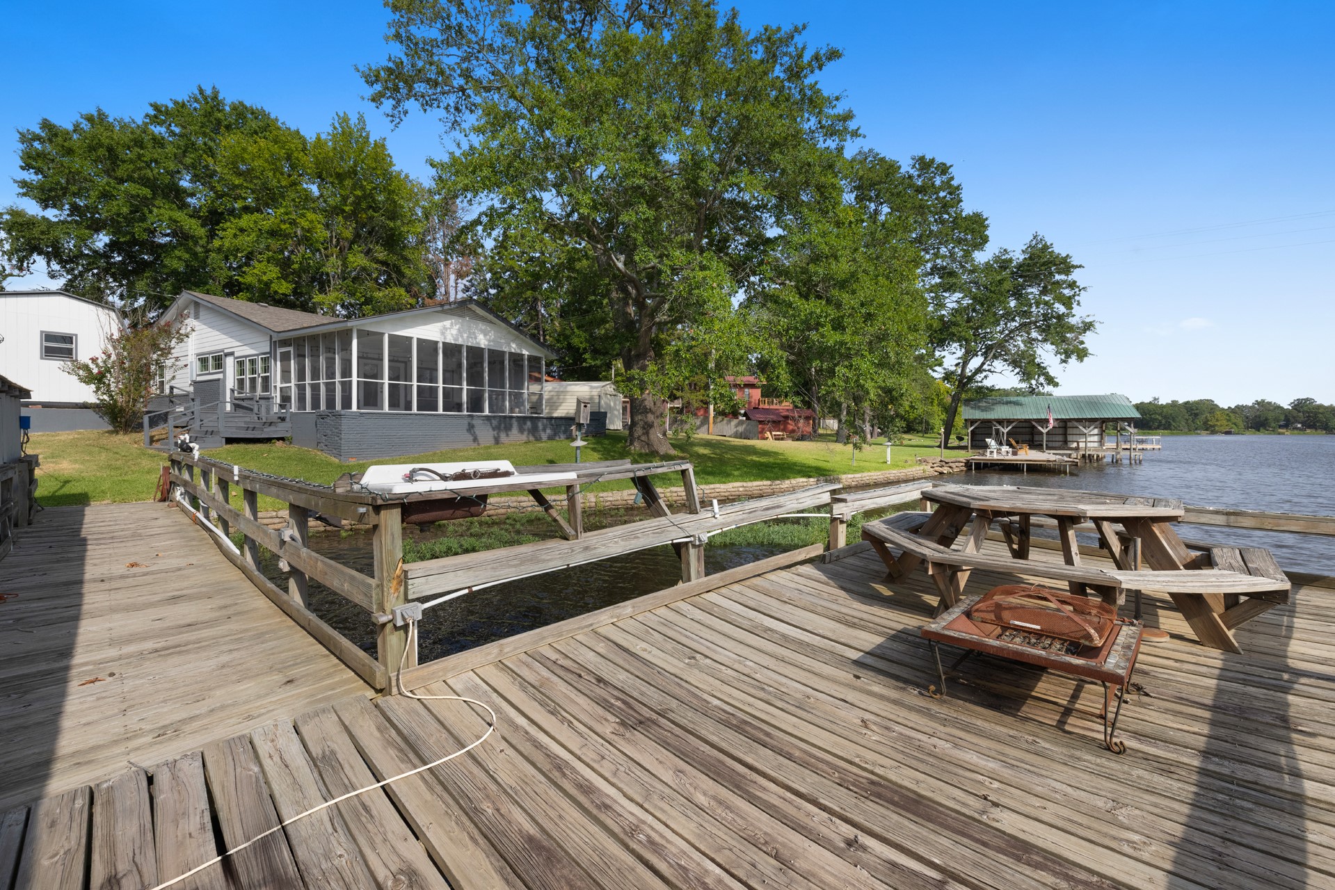1068 Lakeside Fort Towson OK 74735