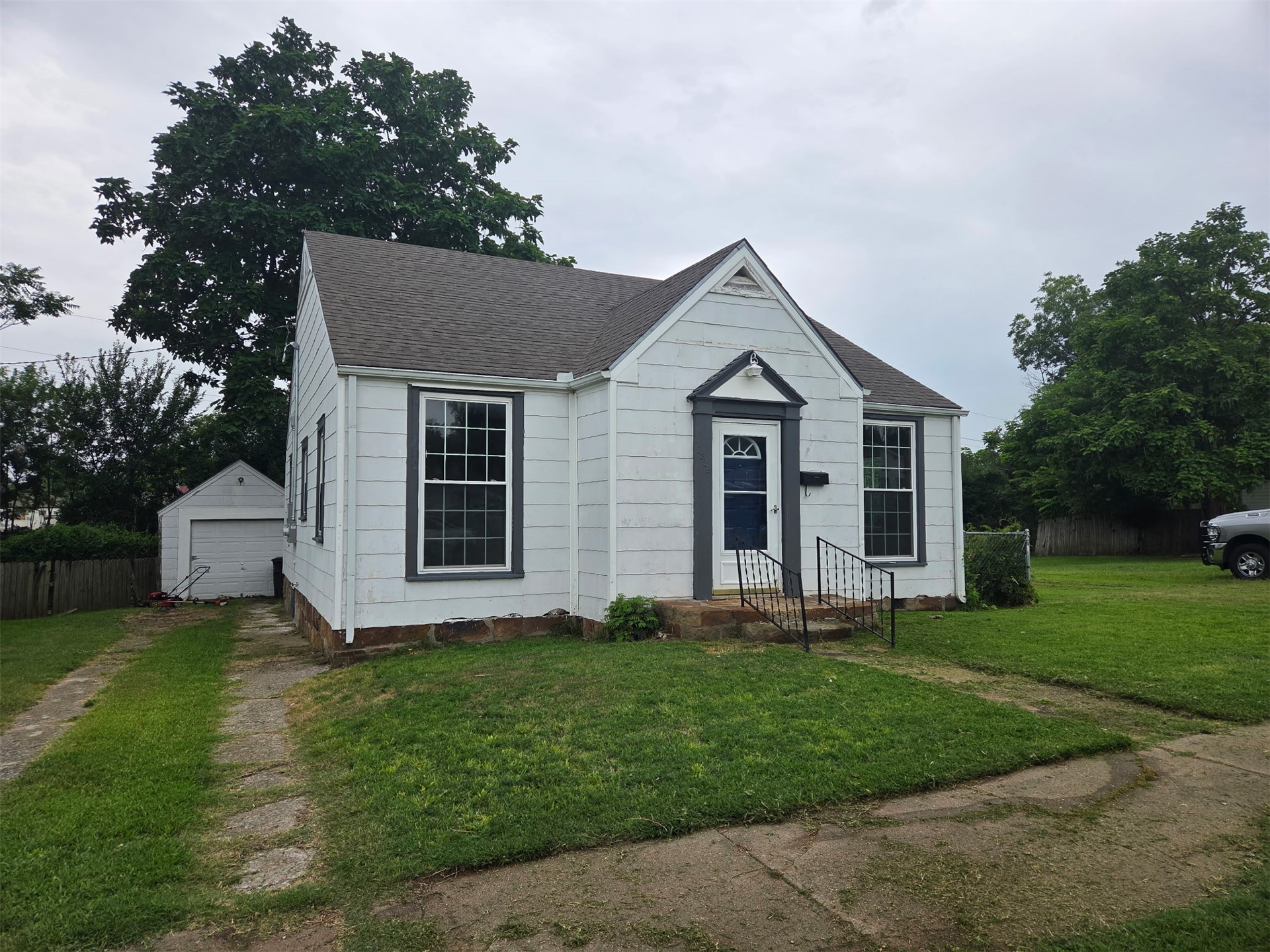 1329 S Armstrong Avenue Bartlesville OK 74003