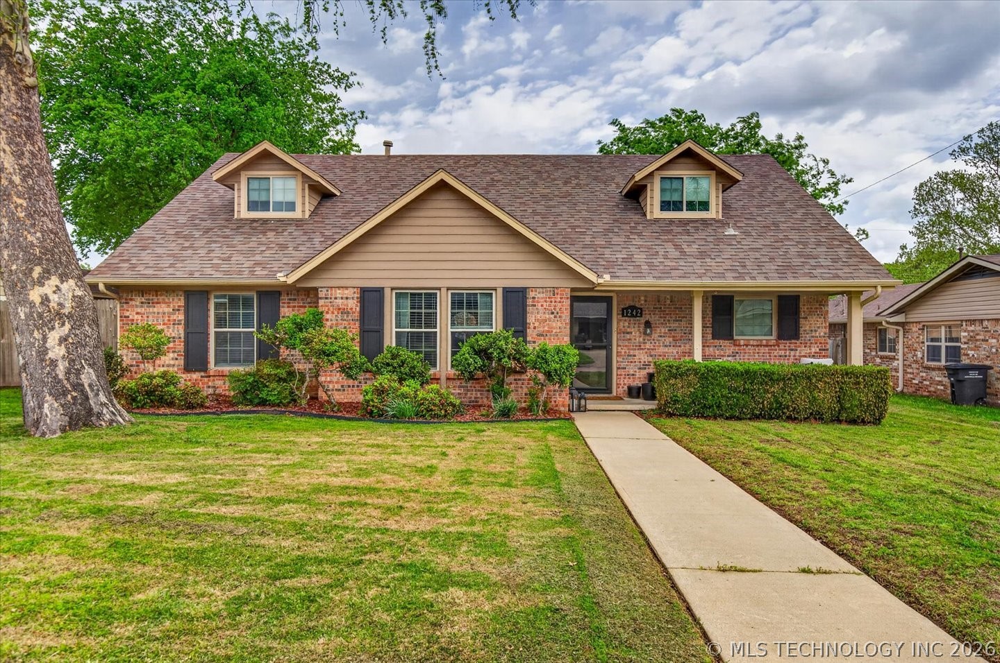 1242 May Lane Bartlesville OK 74006