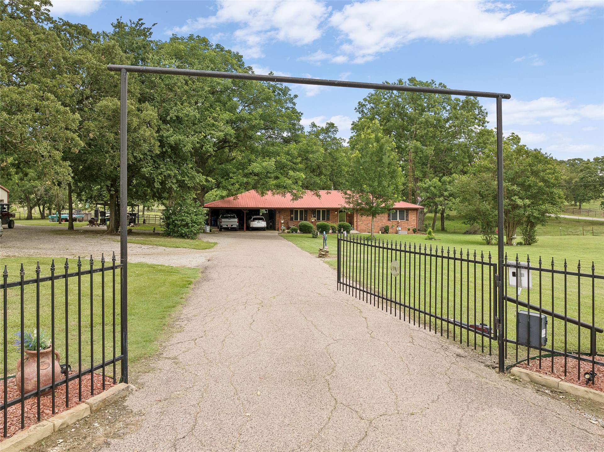 1307 Chickasaw Road Calera OK 74730