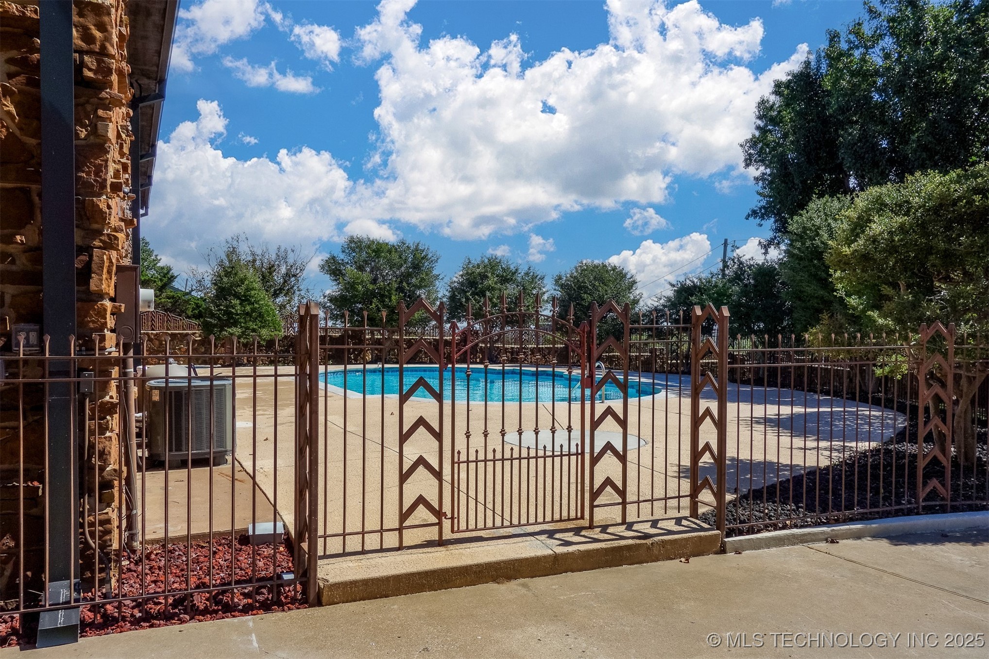 6642 E 60th Place Tulsa OK 74145
