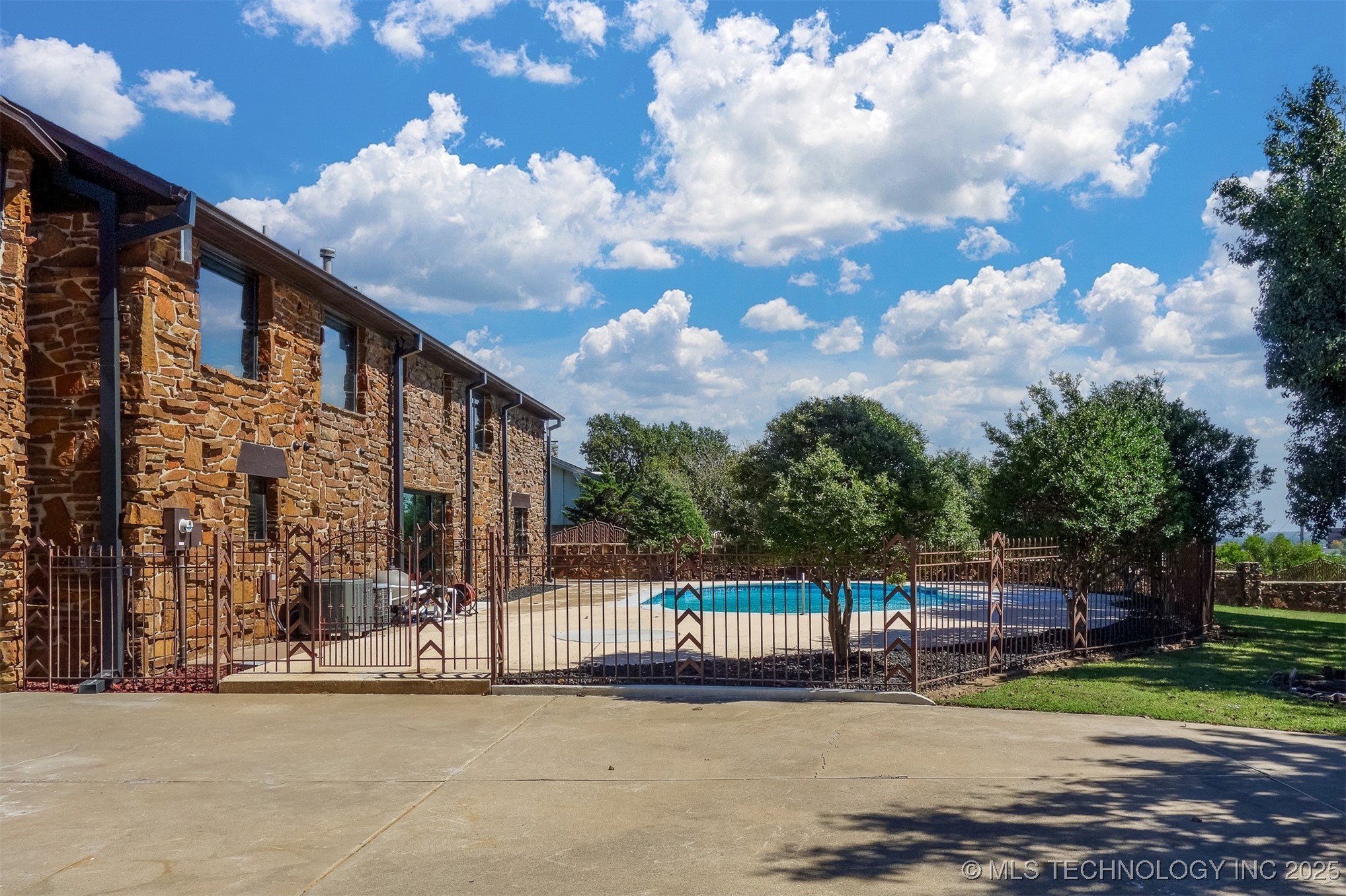 6642 E 60th Place Tulsa OK 74145