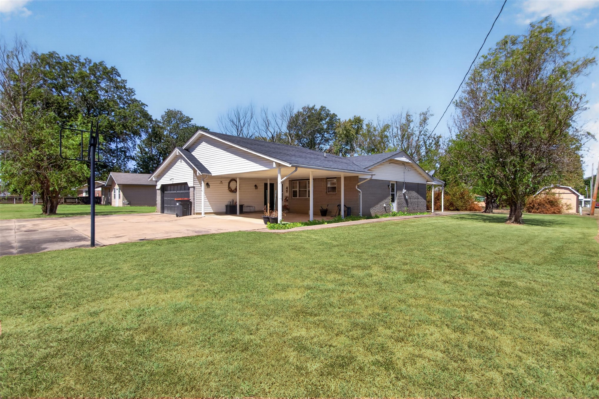 301 E Layton Street E Chelsea OK 74016