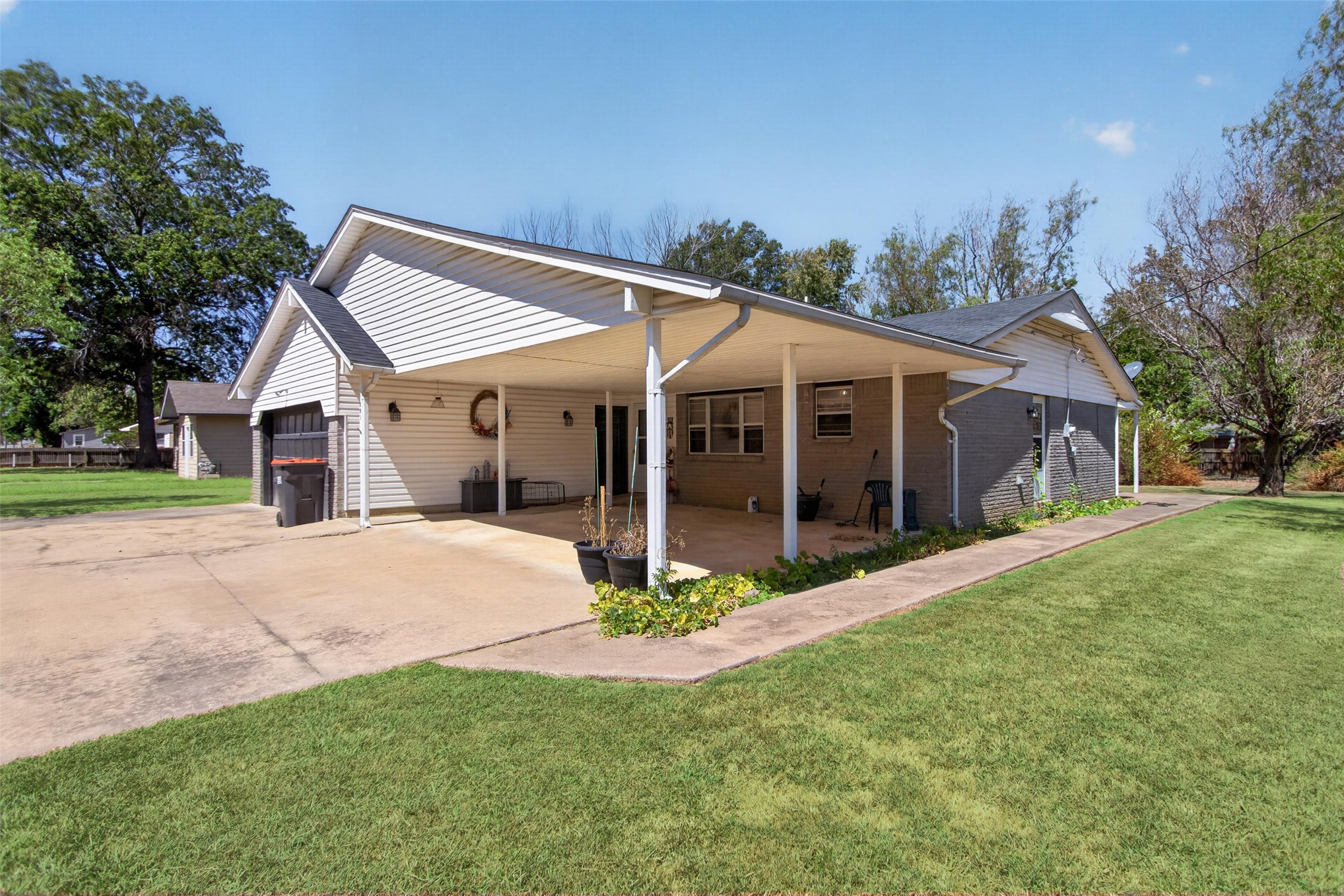 301 E Layton Street E Chelsea OK 74016