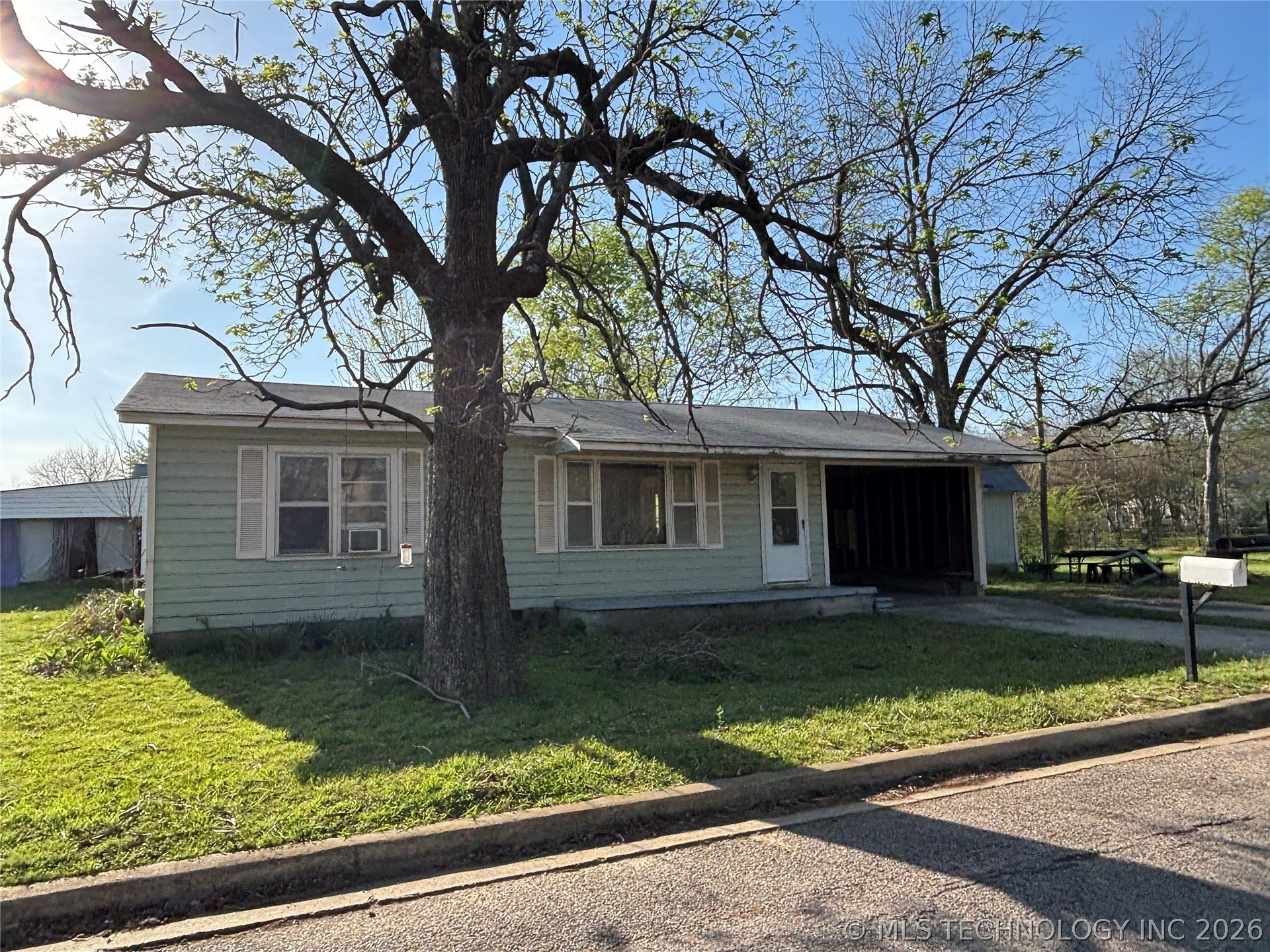 902 Roosevelt Durant OK 74701