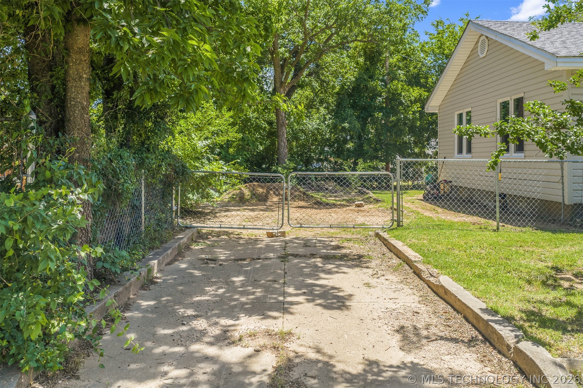 1126 W 12th Sulphur OK 73086