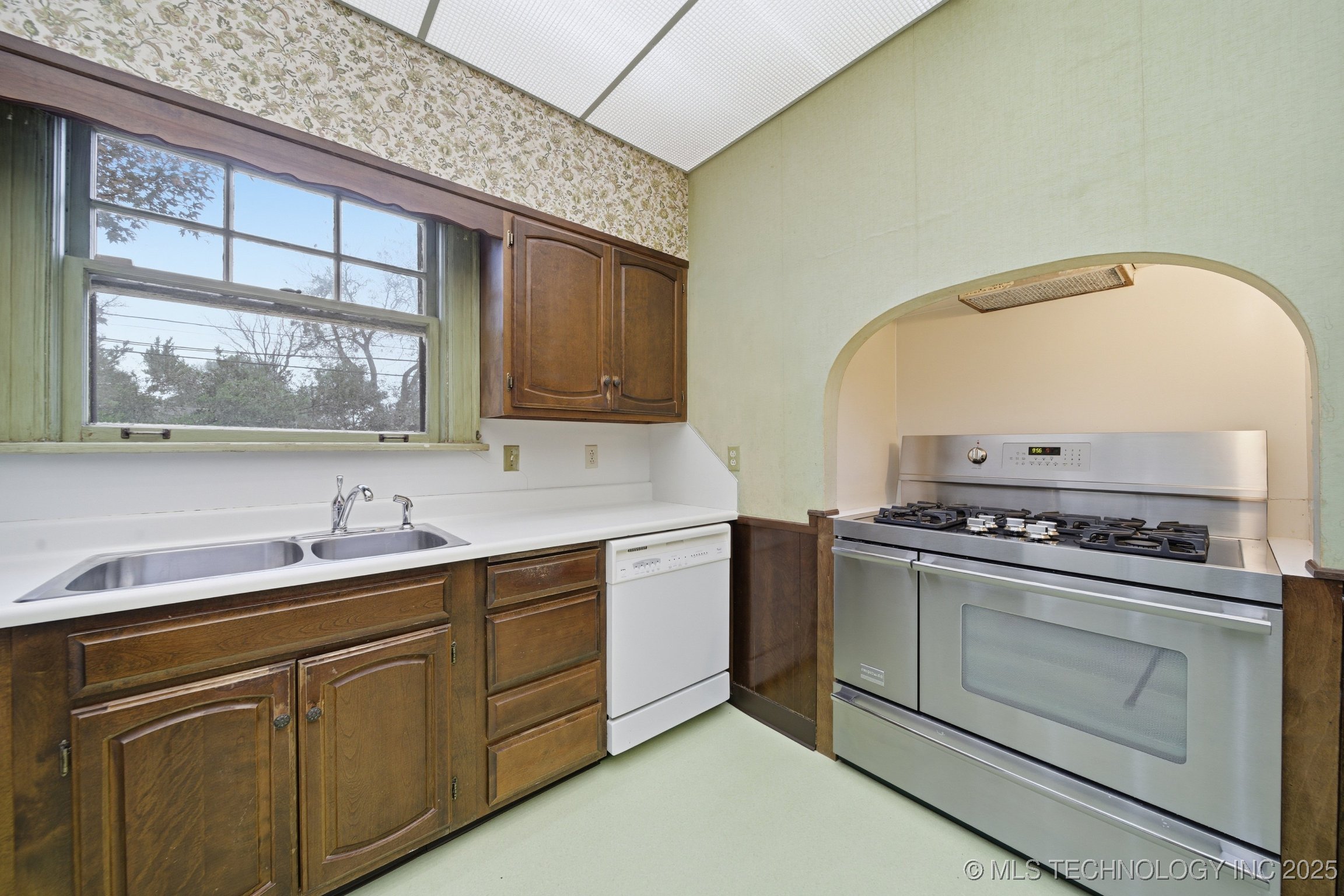 1724 E 8th Street Okmulgee OK 74447