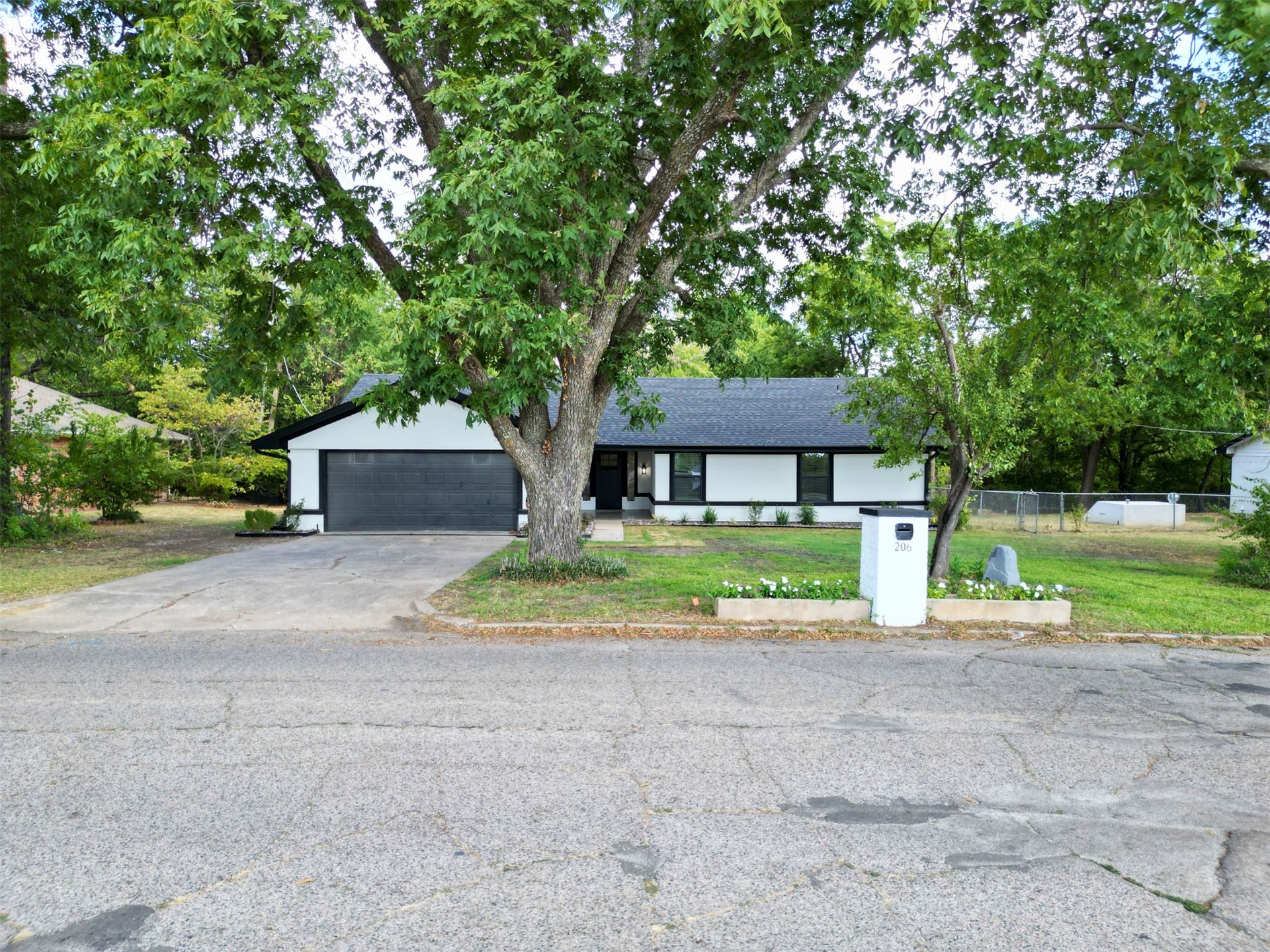 206 N Crownpoint Drive Ada OK 74820