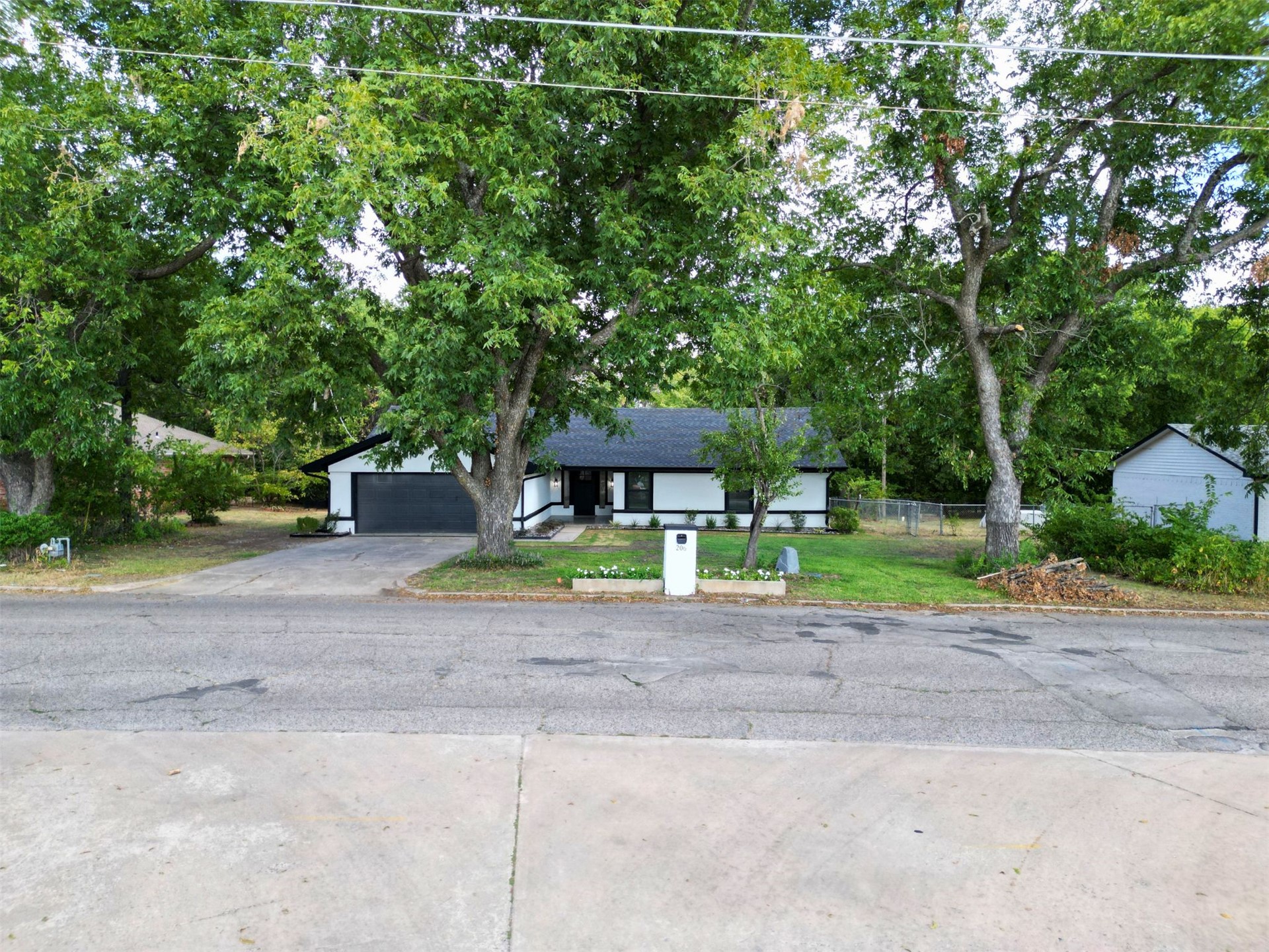 206 N Crownpoint Drive Ada OK 74820