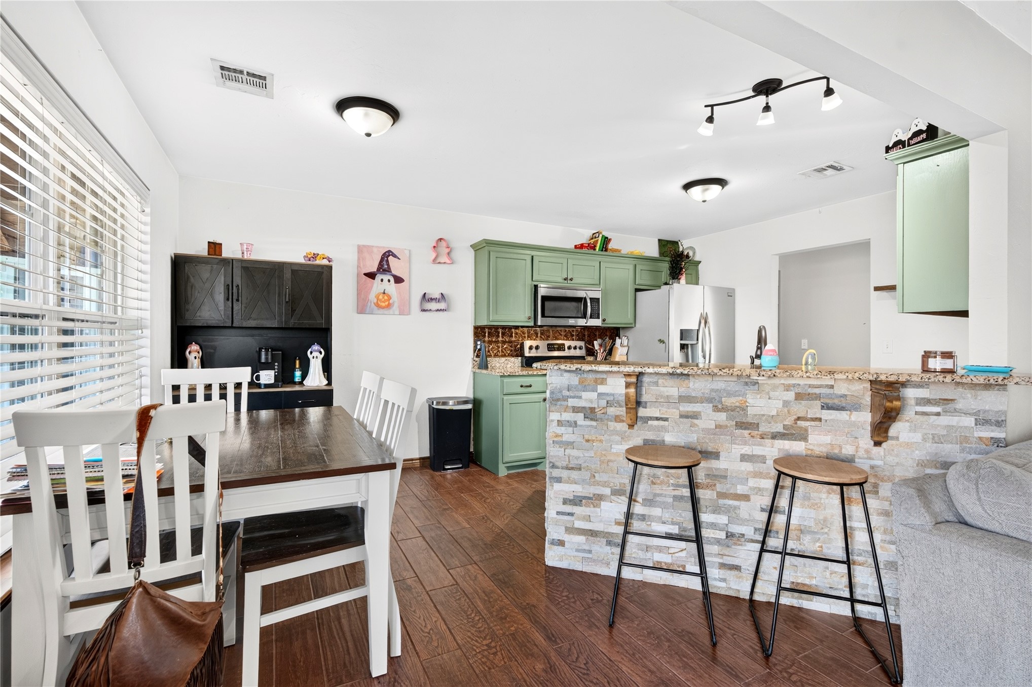 43294 Dripping Springs Maud OK 74854