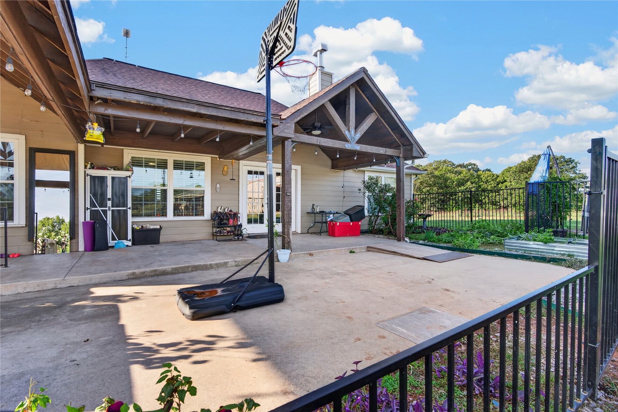 43294 Dripping Springs Maud OK 74854
