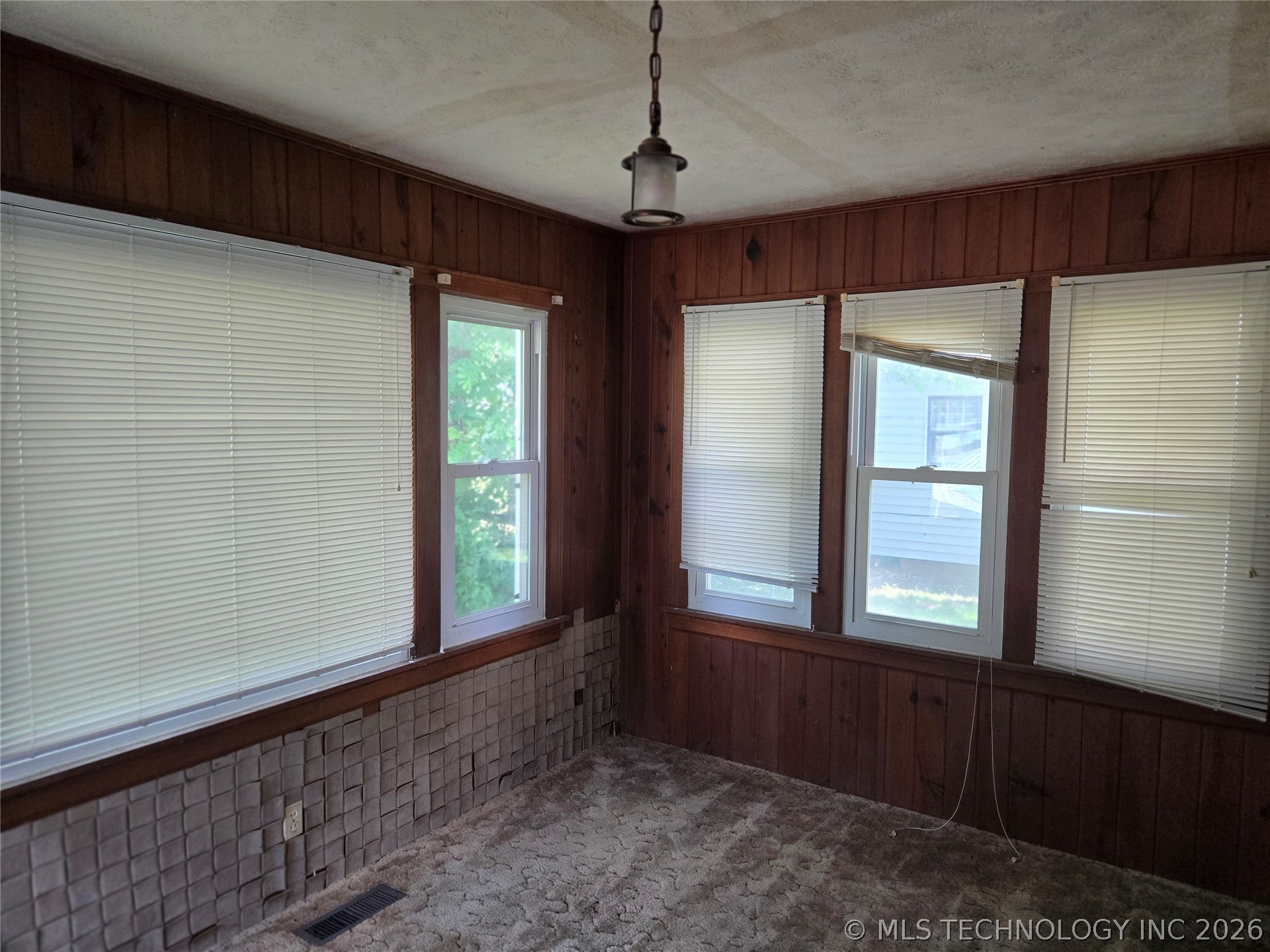 628 W Tahlequah Vinita OK 74301