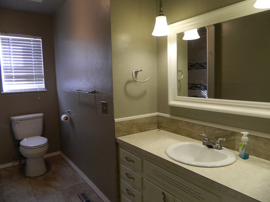 618 W Downing Street Tahlequah OK 74464