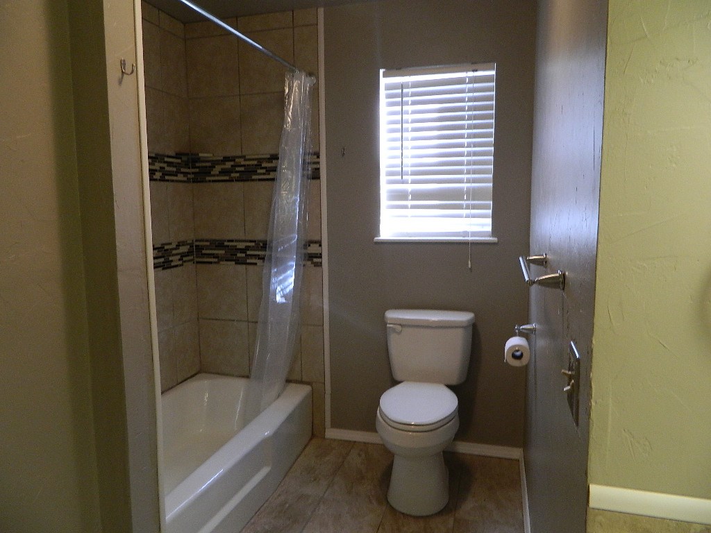 618 W Downing Street Tahlequah OK 74464