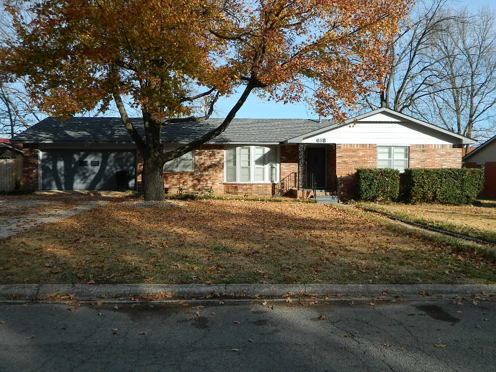 618 W Downing Street Tahlequah OK 74464