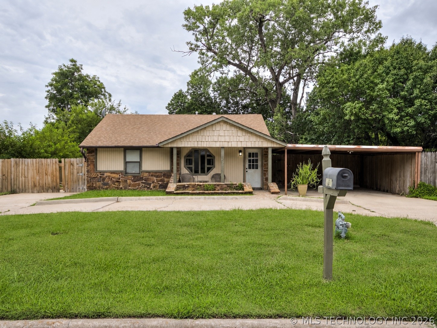 233 NE Queenstown Avenue Bartlesville OK 74006