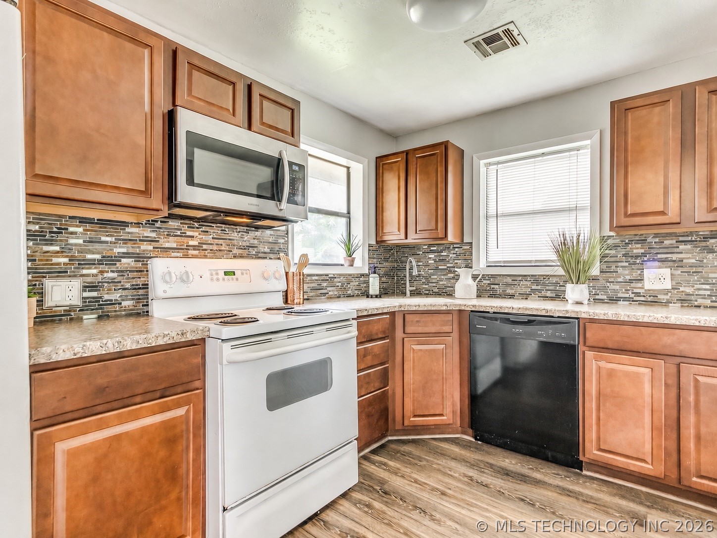 233 NE Queenstown Avenue Bartlesville OK 74006