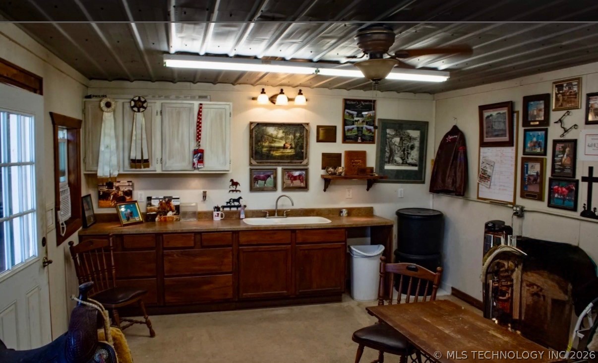 1537 Sooner Rock Davis OK 73030