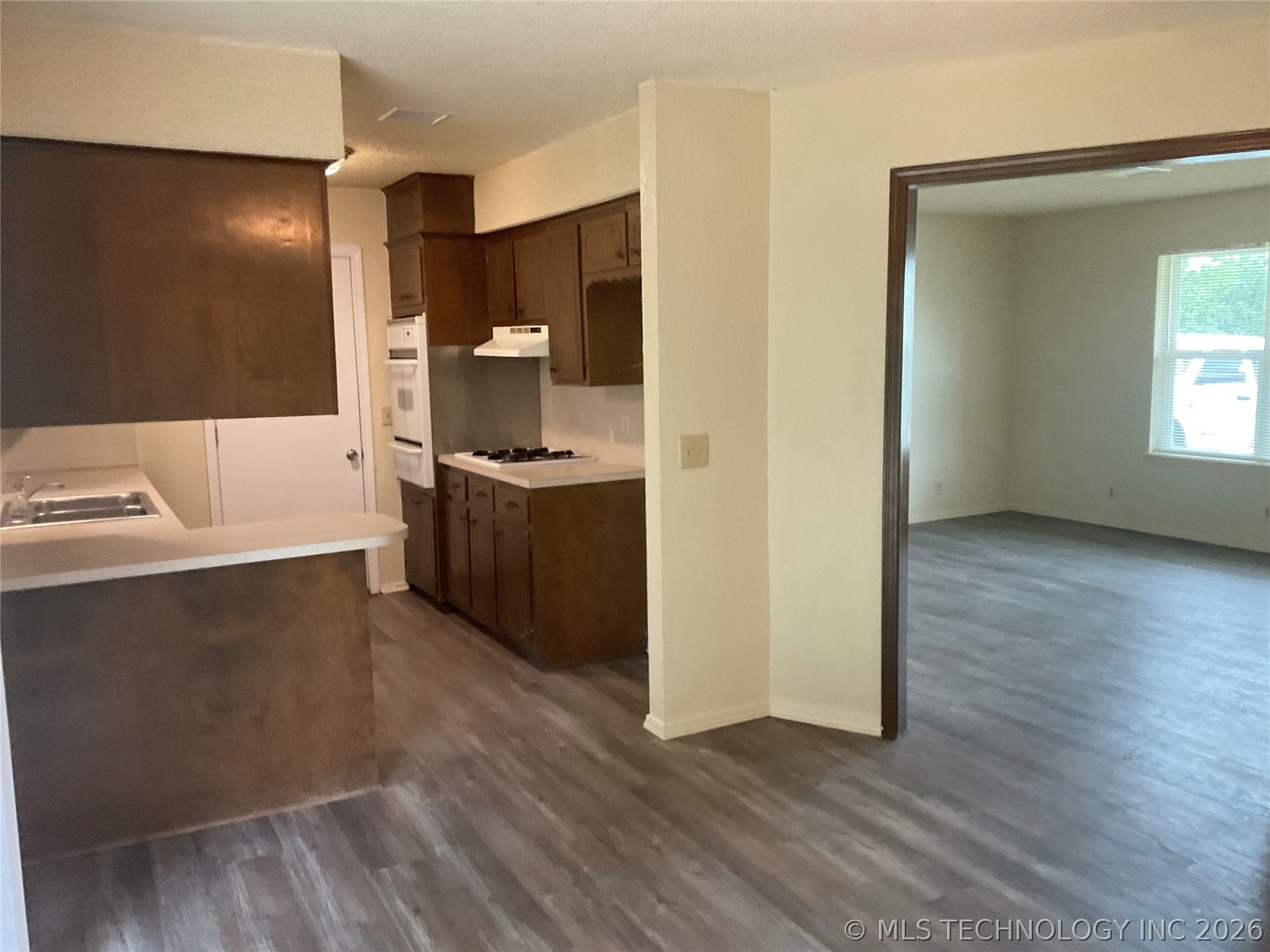 318 S 161st Place E Tulsa OK 74108