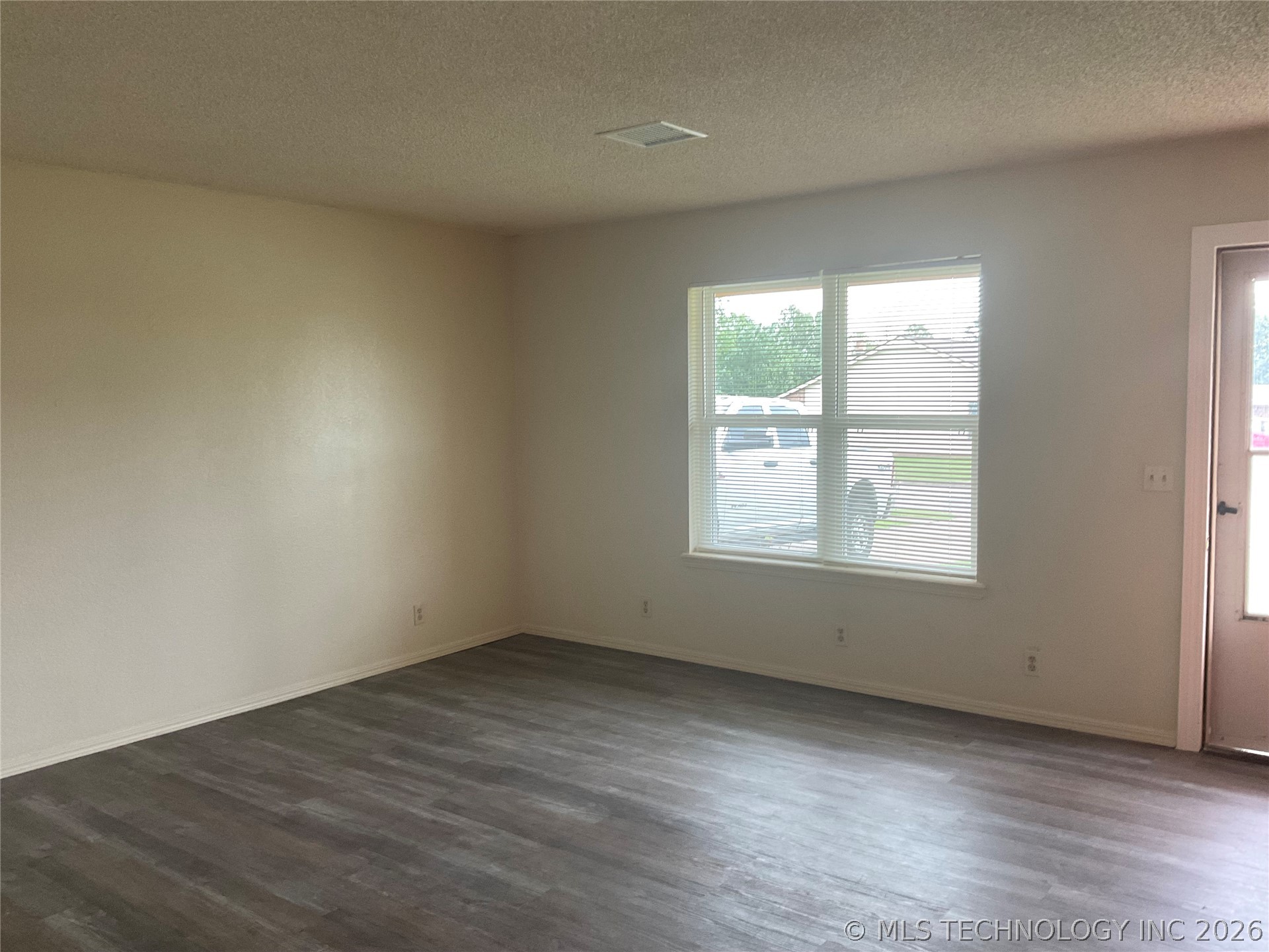 318 S 161st Place E Tulsa OK 74108