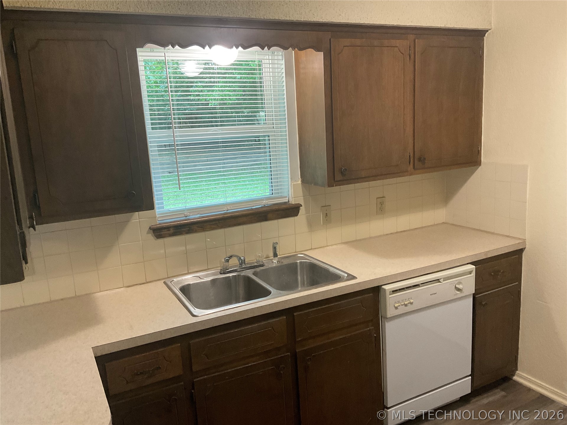 318 S 161st Place E Tulsa OK 74108