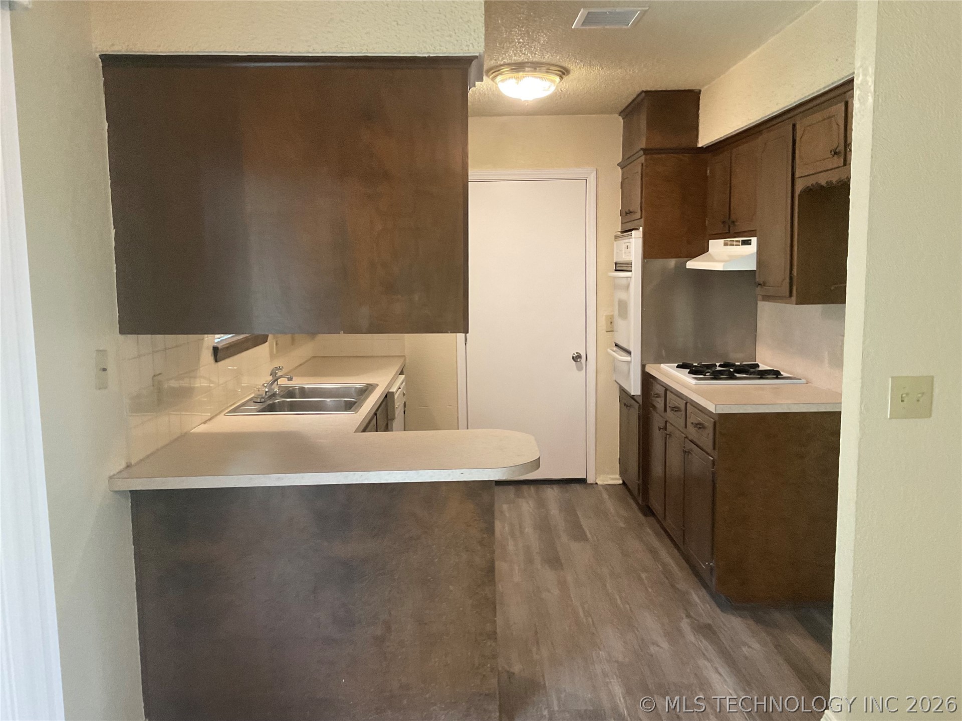 318 S 161st Place E Tulsa OK 74108