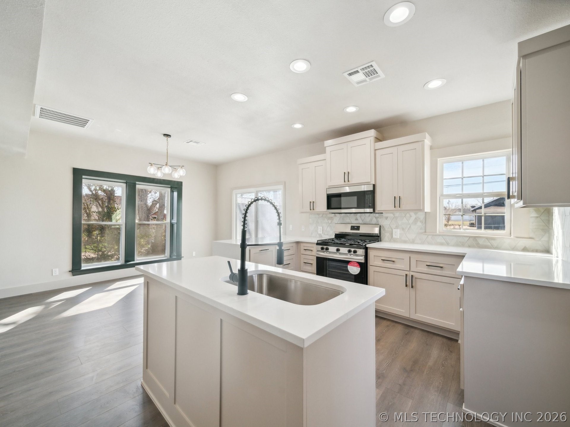 221 W Detroit Street Broken Arrow OK 74012