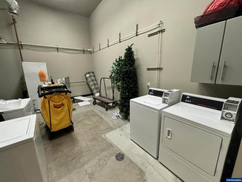 223 Commercial (140-e) Street NE Salem OR 97301