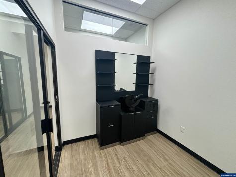 223 Commercial (140-e) Street NE Salem OR 97301