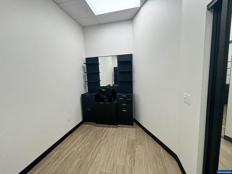 223 Commercial (140-e) Street NE Salem OR 97301