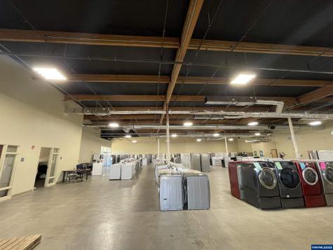 4825 SE Commercial Street Salem OR 97302