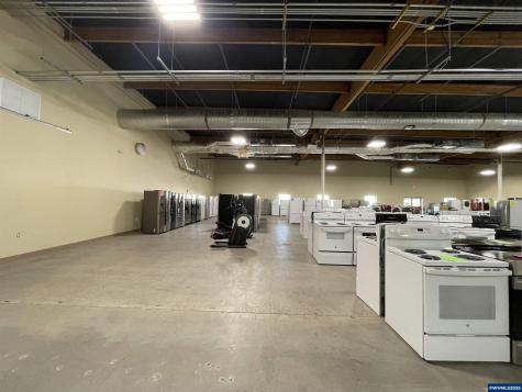 4825 SE Commercial Street Salem OR 97302