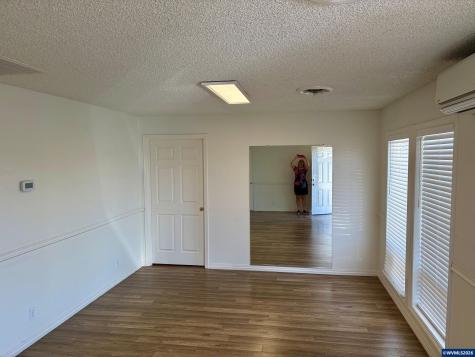 5044 Commercial Street SE Salem OR 97306