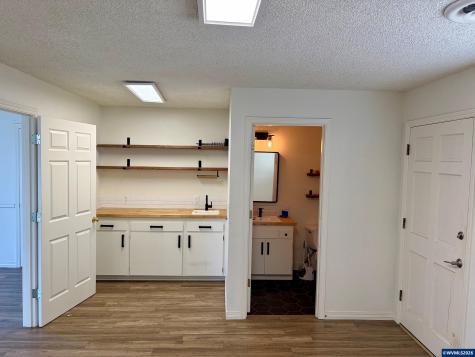 5044 Commercial Street SE Salem OR 97306