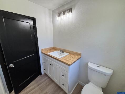 1890 Mccoy (suite #3) Avenue NE Salem OR 97301