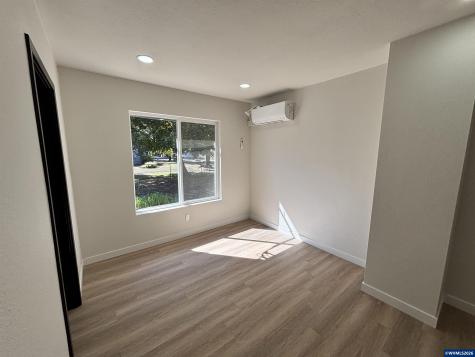 1890 Mccoy (suite #3) Avenue NE Salem OR 97301