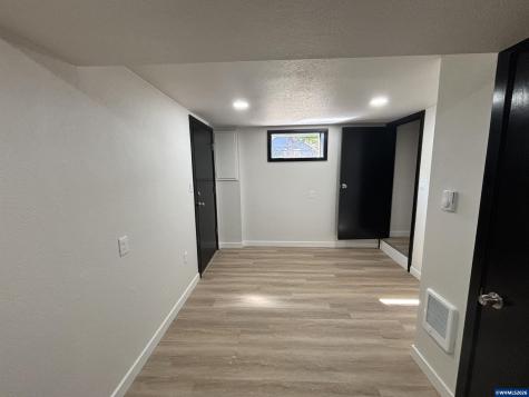 1890 Mccoy (suite #3) Avenue NE Salem OR 97301