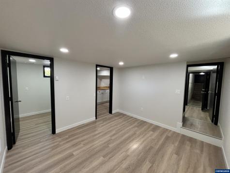 1890 Mccoy (suite #3) Avenue NE Salem OR 97301